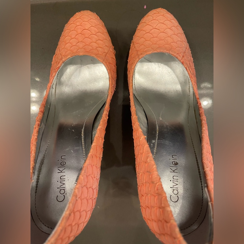 Calvin Klein Coral Scaled Platform Pumps | Size 6.5 | Summer Style - Picture 3 of 4